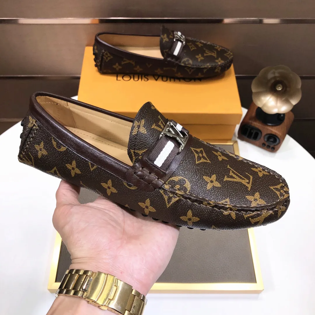 Men's men's shoes 💰420💰 [LV Doudou shoes] (water-dyed cowhide lining) new model is on the market, available on the official website. The new Doudou shoes are processed into single-color materials, and the uppers are made of imported special materials. The body of the shoe is fully hemmed with mark thread, and is lined with imported original cowhide leather. The elegant shoe shape is super suitable for all-matching, and the size is 38-44.